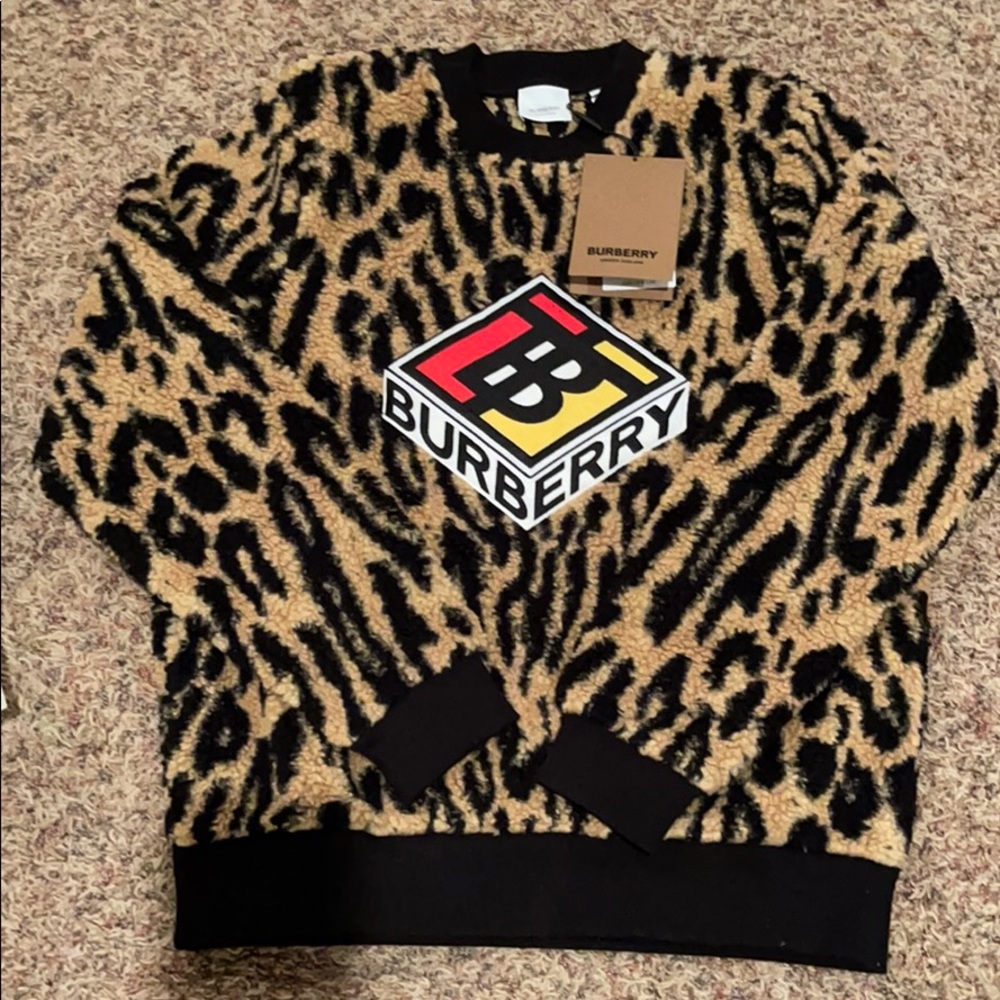 Burberry NWT  sweater